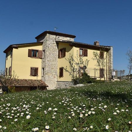 Agriturismo Terra E Sapori Campodipietra Buitenkant foto